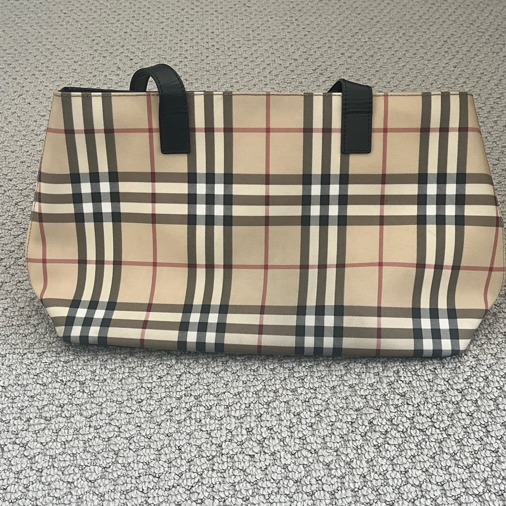 AUTHENTIC BURBERRY PURSE